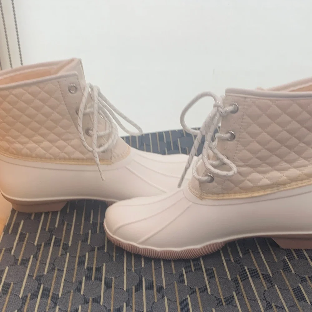 Women's Cream Quilted Lace-Up Winter Duck Boots
